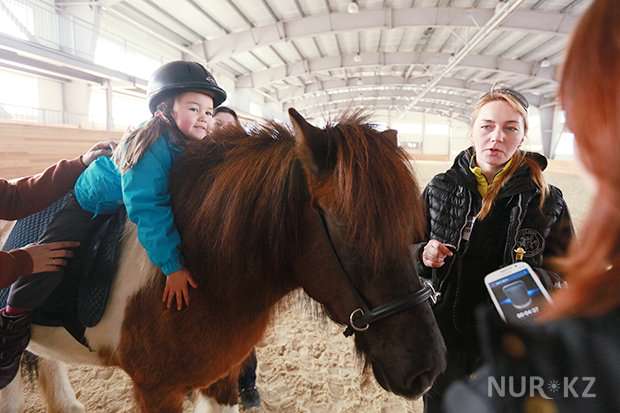 Как лошади помогают больным детям